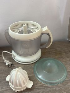 Vintage Whitetone Citrus Juicer