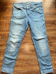 Levi&#39;s Jeans (28&#34;)