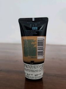 Maybelline 220 Fit Me Foundation