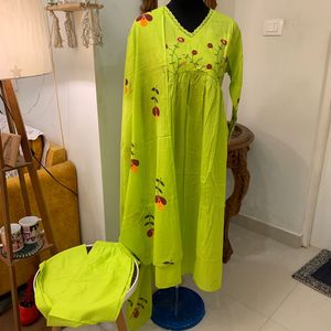 Green Embroidered Kurta Set (with Shawl And Pant)