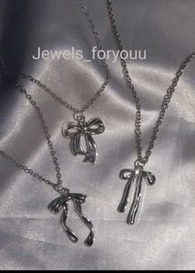 Bow Pendant Necklace Set
