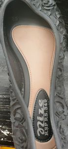 new shoes number 39. tried it once little.tight for me