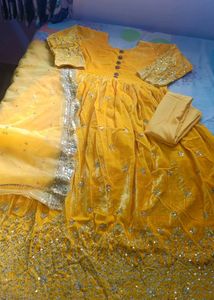 FULL VELVET GOWN SET..💛