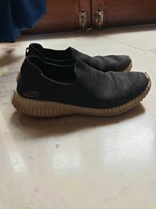 Skechers slip on shoes