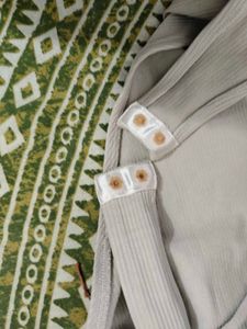 H&amp;M Ribbed Long Sleeve bodysuit