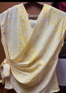 It’s a yellow and white combination top