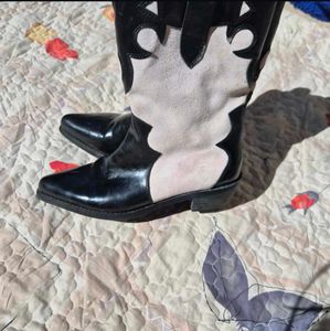 COWBOY BOOTS 👢