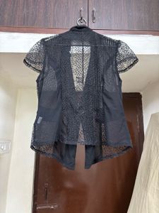 “Scullers” Pretty Weightless Blazer