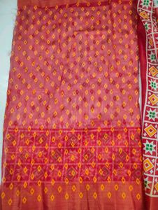 Elegant White &amp; Red Patterned Saree