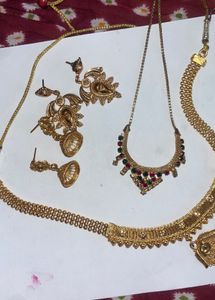 BEAUTIFUL GOLD-TONED STATEMENT JEWELRY - Intricate