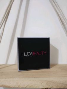Huda Beauty Easy Bake In Banana Bread