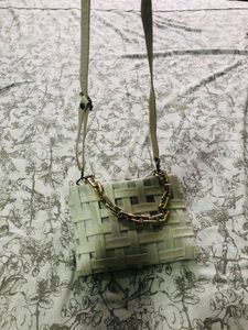 Chic White Crossbody Bag Gold Chain