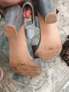 Grey heel