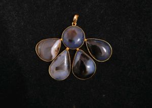 Beautiful Stone Crystal Flower Pendant For Women
