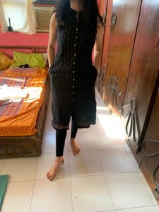 Black Sleeveless Kurti