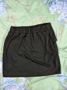 Black Skirt!