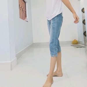 Adjustable Capri Jeans With Pink Details
