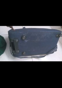 American Tourister duffel bag with wheel