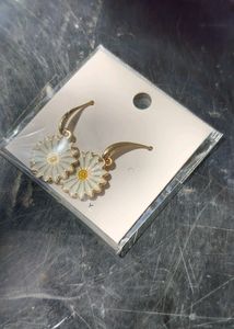 Daisy White Earrings