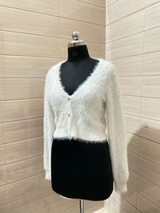 ZARA knit white fuzzy cropped cardigan