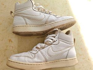 Nike Court Borough Mid