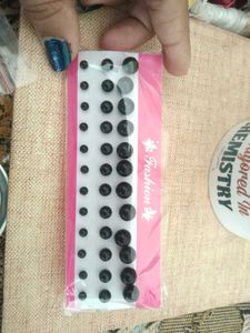 Set Of Black Round Earings