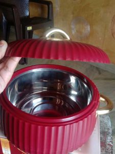 New And Mahroon Pot