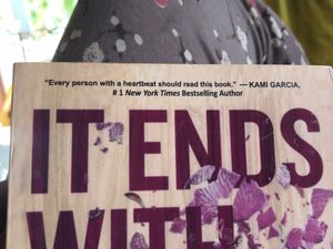 It Ends With Us By Colleen Hoover Bookromantic/novel/non Fictional/based on Real Life