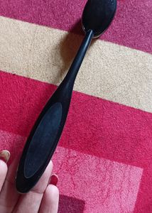 BEAUTIFUL MAKEUP OVAL FOUNDATION DESIGNED BRUSH
