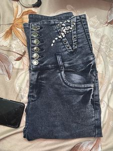 New 6 Botton High Waist Jeans