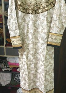 Floral Embroidered Long Pakistani Styled Kurta