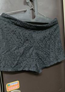Elegant Black Lace Shorts – Trendy & Chic