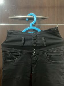High Waisted Black Jeans With 6 Buttons