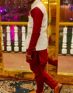 Men&#39;s Mehroon Kurta Pajama with Vest