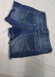 Red crop top With Denim Shorts