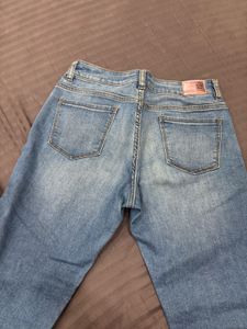 Price Dropp!! Blue Narrow Fit Jeans Size 28