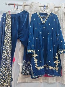 pakistani Velvet Kurta Set with dupatta