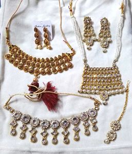 3 Pair Necklace Set...