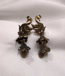 Vintage Style Swan Drop Earrings