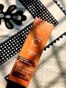 ME-ON Vitamin C Sunscreen