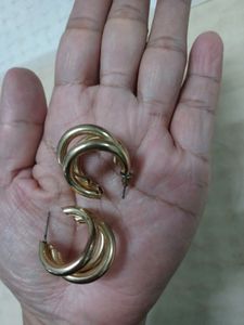 GOLDEN COLOUR EARRING
