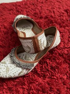 Embroidered Jutti Flats
