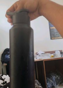 Black Gym Bottle Looks Cool 600 Ml