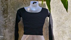 BLACK CROP TOP