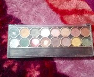 Eyeshadow Palette with 18 Shades