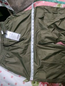 OLIVE PARACHUTE CARGO PANTS