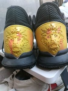 Nike LeBron Witness 4 Size 9 Black/Purple like new