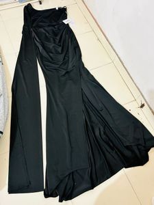 Elegant Black One-Shoulder Gown
