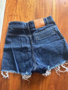 Like-New Zara Denim Shorts!