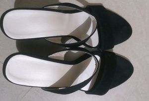Black Sandal - Size 6